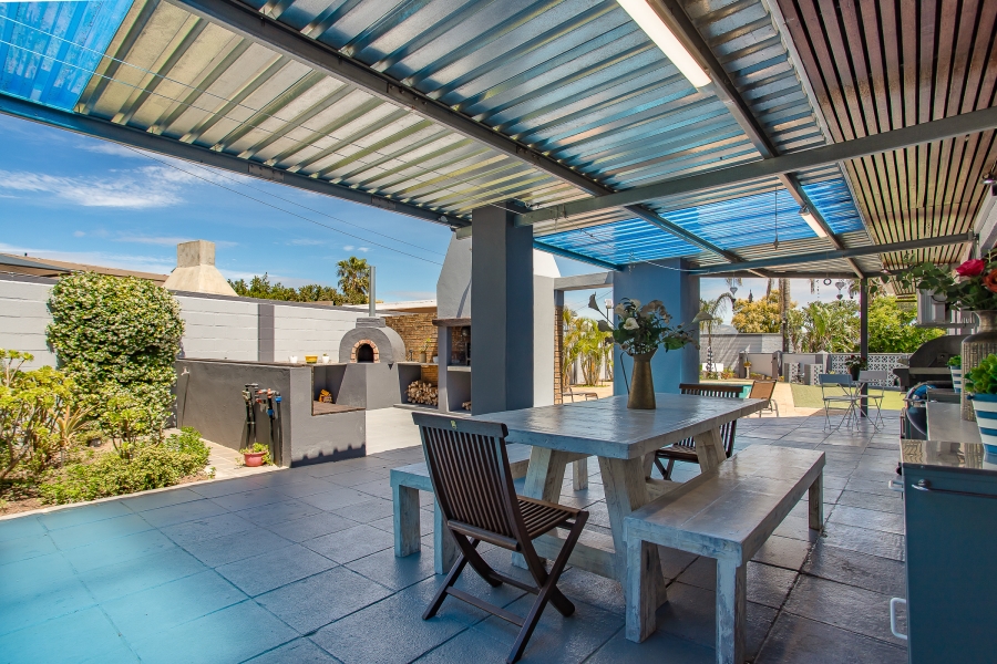 5 Bedroom Property for Sale in Uitsig Western Cape